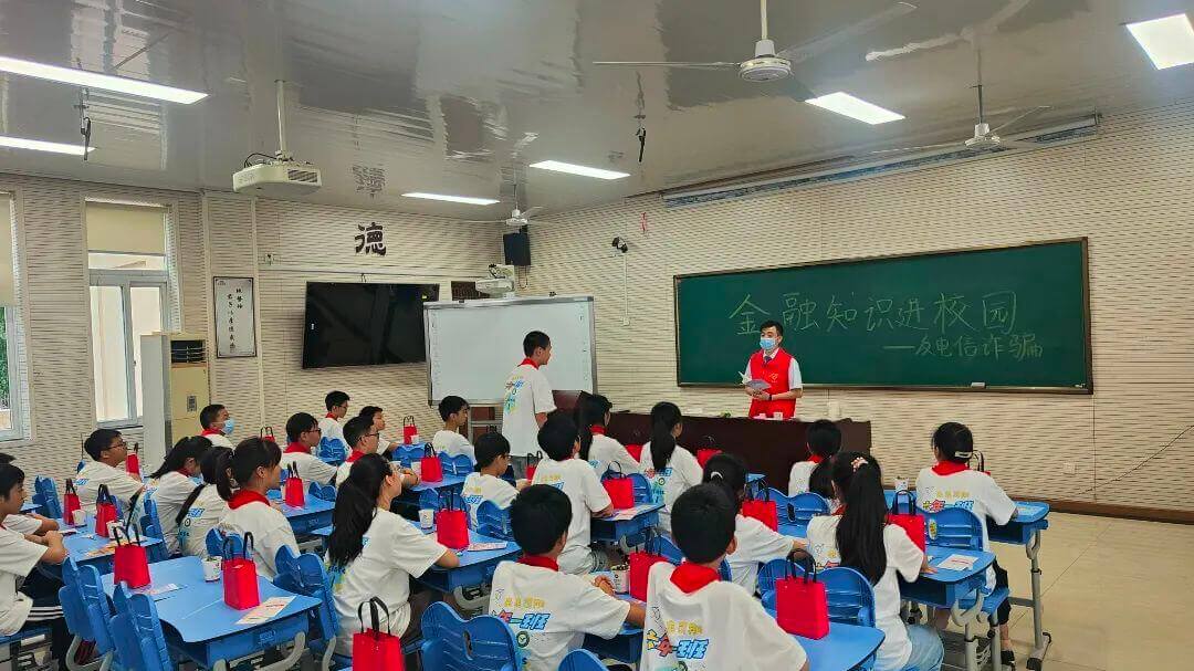 临商银行：用心上好“金融课”，悉心搭好“育苗圃”
